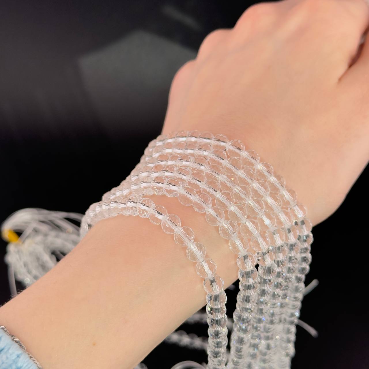 Бусины стеклянные размер 6мм цвет прозрачный