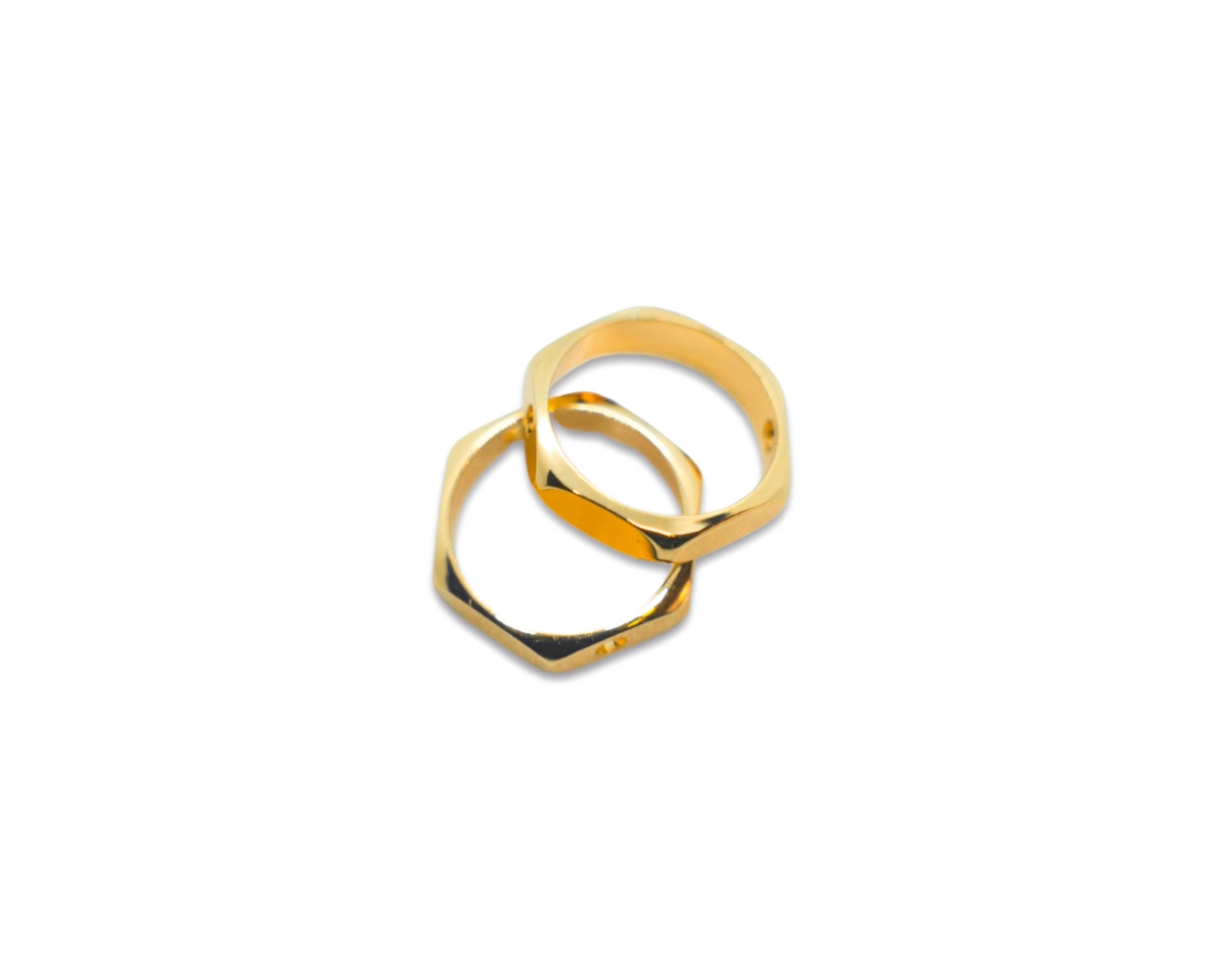 Кольцо шестиугольное с двумя маленькими отверстиями; цвет золото, 11мм